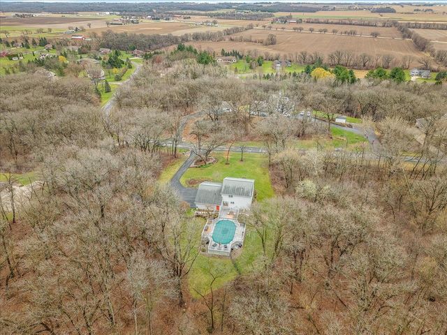 6800 W Thornapple Drive, Janesville, WI 53548