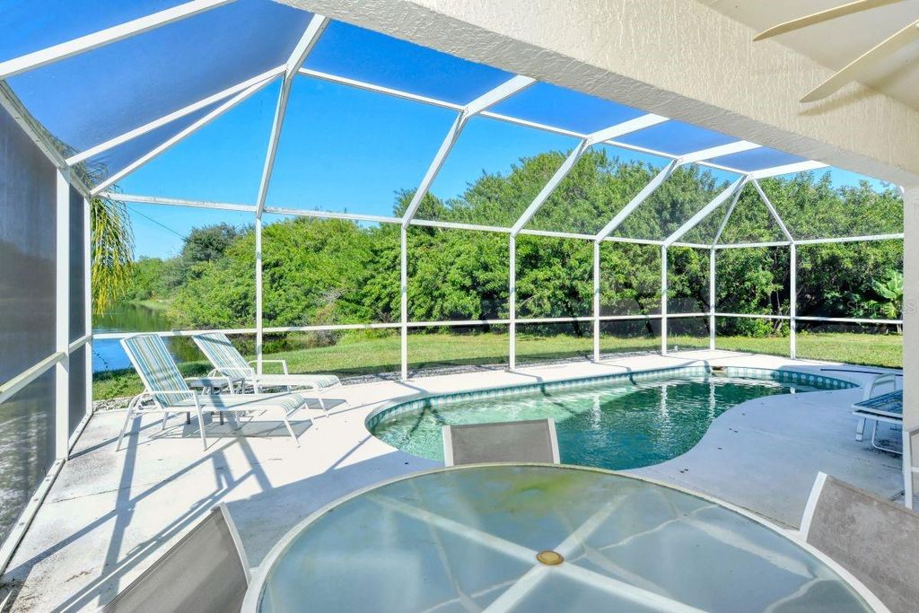 Image 16 of property listing at 4509 CABBAGE KEY TERRACE, Bradenton, FL 34203