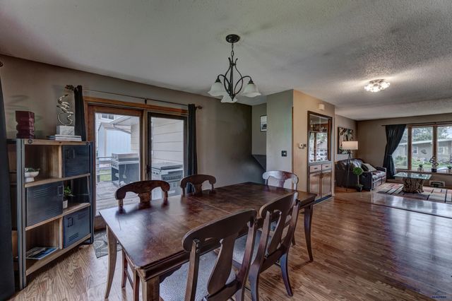 3023 TOMAHAWK DR, Rapid City, SD 57702