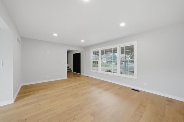 6S656 Avon Court, Naperville, IL 60540