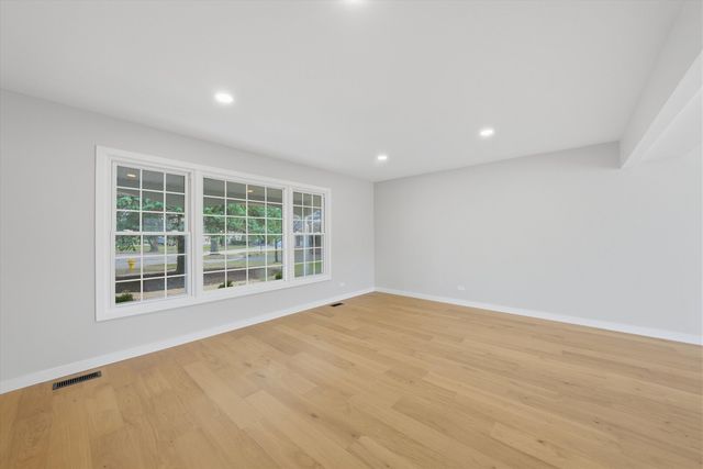 6S656 Avon Court, Naperville, IL 60540