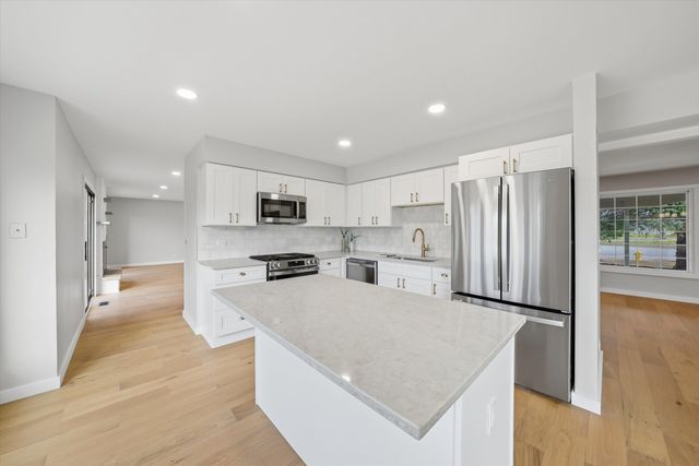 6S656 Avon Court, Naperville, IL 60540