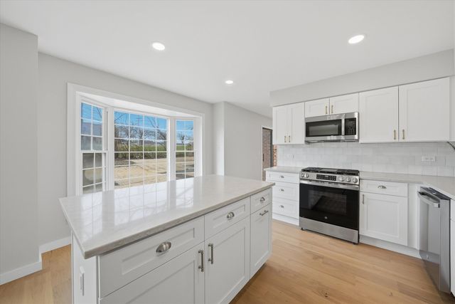 6S656 Avon Court, Naperville, IL 60540