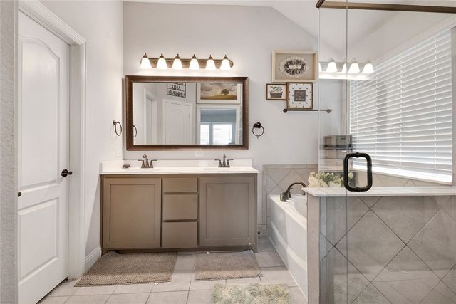 1129 Snowy Owl Drive, Alvarado, TX 76009