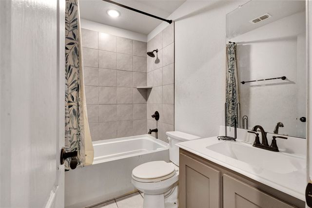 1129 Snowy Owl Drive, Alvarado, TX 76009