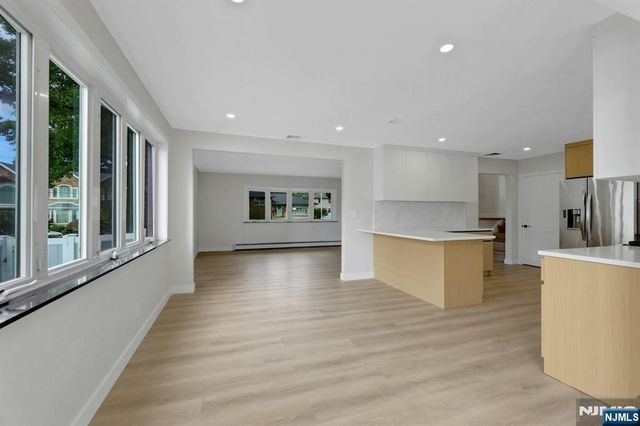 11 Raymond Street, Englewood Cliffs, NJ 07632