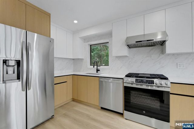 11 Raymond Street, Englewood Cliffs, NJ 07632