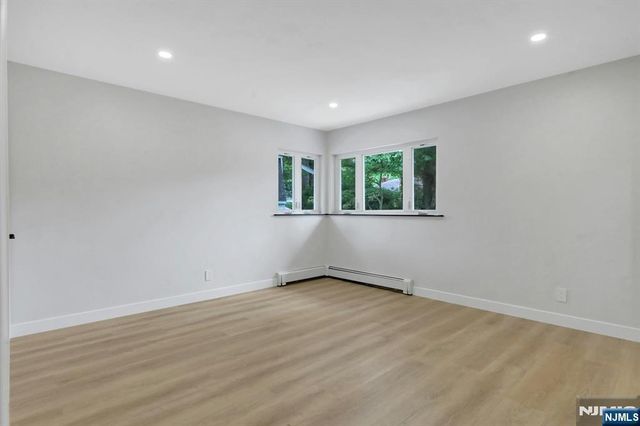 11 Raymond Street, Englewood Cliffs, NJ 07632