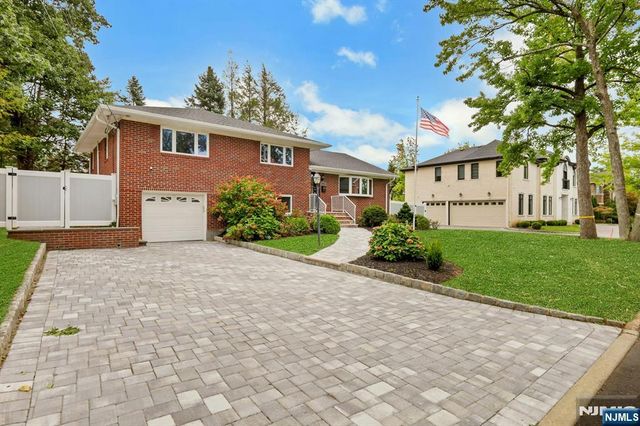 11 Raymond Street, Englewood Cliffs, NJ 07632