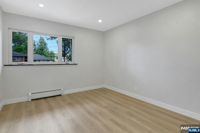 11 Raymond Street, Englewood Cliffs, NJ 07632