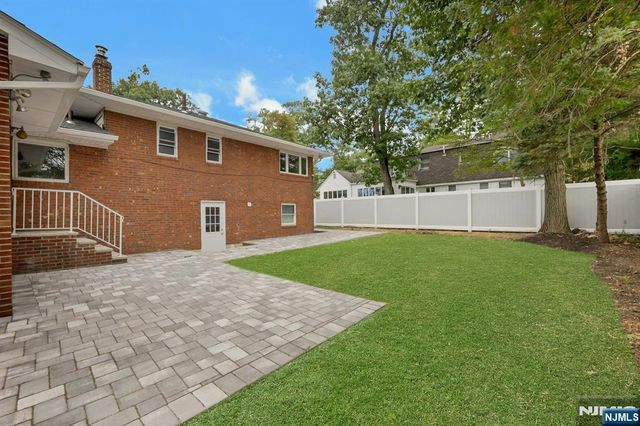 11 Raymond Street, Englewood Cliffs, NJ 07632