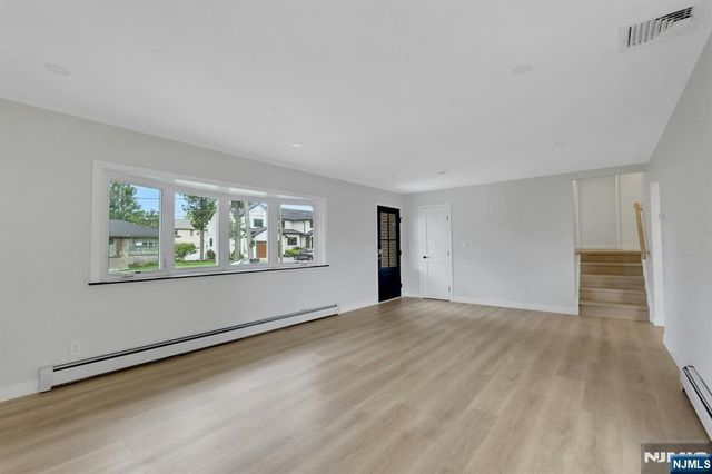11 Raymond Street, Englewood Cliffs, NJ 07632
