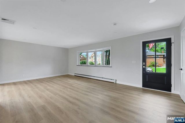 11 Raymond Street, Englewood Cliffs, NJ 07632