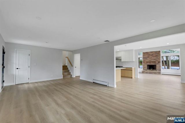 11 Raymond Street, Englewood Cliffs, NJ 07632