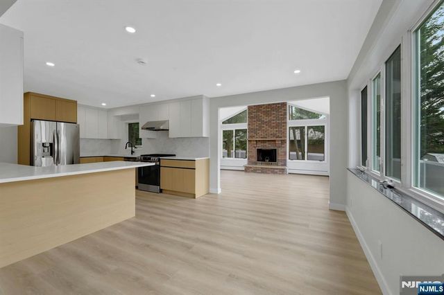 11 Raymond Street, Englewood Cliffs, NJ 07632