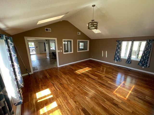 55 Barbara Ave, Auburn, MA 01501