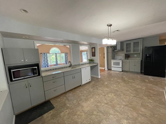 55 Barbara Ave, Auburn, MA 01501