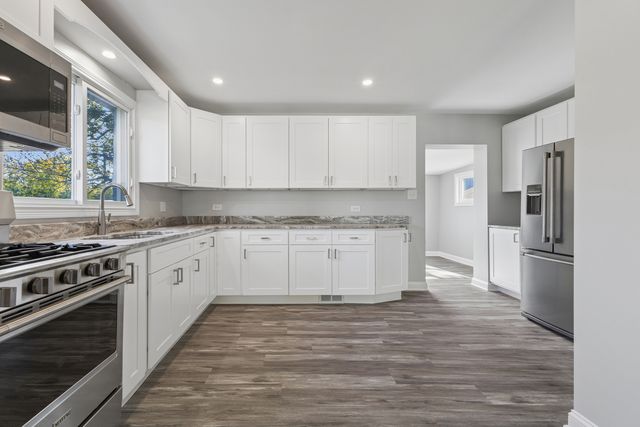 7705 Columbia Drive, Bridgeview, IL 60455