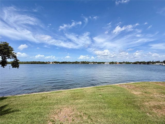 5117 SALMON DRIVE SE D, St Petersburg, FL 33705