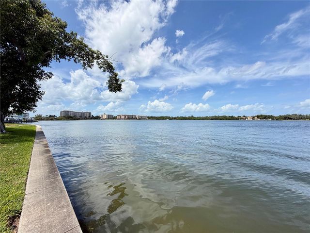 5117 SALMON DRIVE SE D, St Petersburg, FL 33705