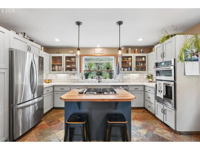 16490 S BRADLEY Rd, Oregon City, OR 97045