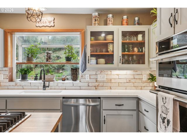 16490 S BRADLEY Rd, Oregon City, OR 97045