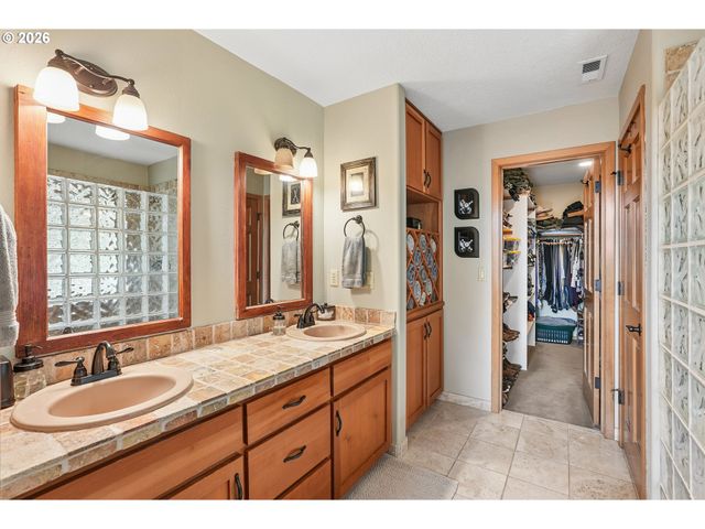 16490 S BRADLEY Rd, Oregon City, OR 97045