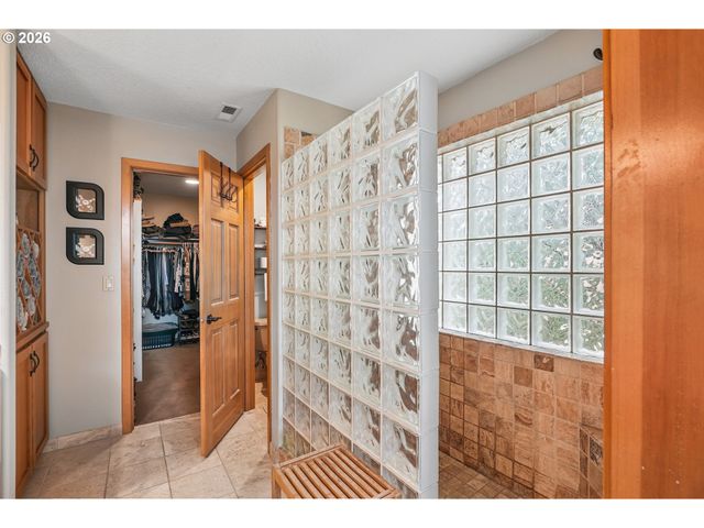 16490 S BRADLEY Rd, Oregon City, OR 97045