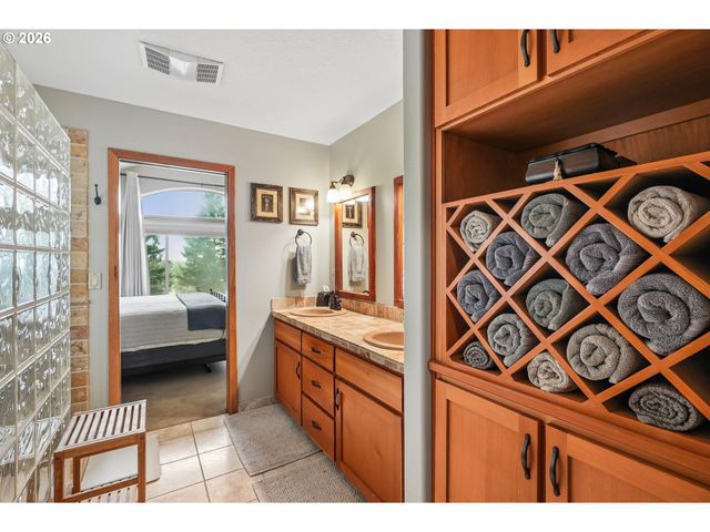 16490 S BRADLEY Rd, Oregon City, OR 97045