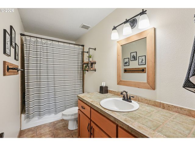 16490 S BRADLEY Rd, Oregon City, OR 97045