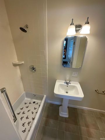 223 E 8Th Street, Bloomington, IN 47408