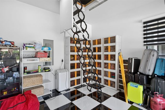 11174 NW 72nd Pl, Parkland, FL 33076