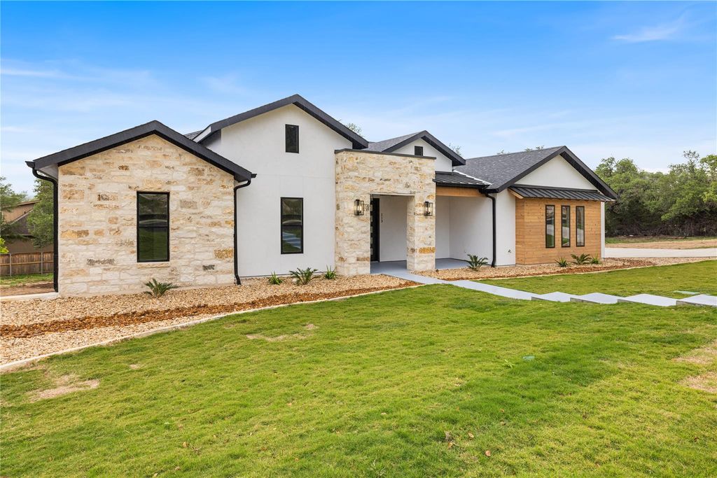 113 Stoneledge DR, Fredericksburg, TX 78624