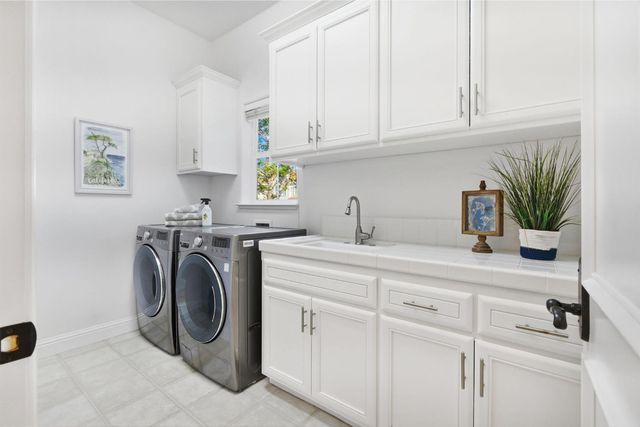 3309 La Playa Dr, Davis, CA 95618