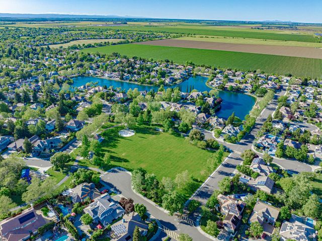 3309 La Playa Dr, Davis, CA 95618