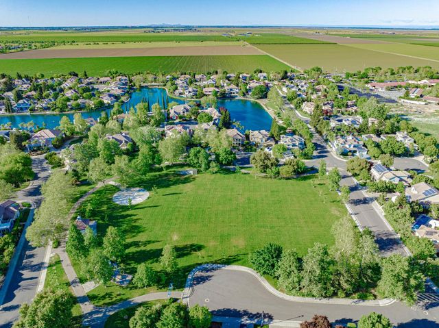 3309 La Playa Dr, Davis, CA 95618