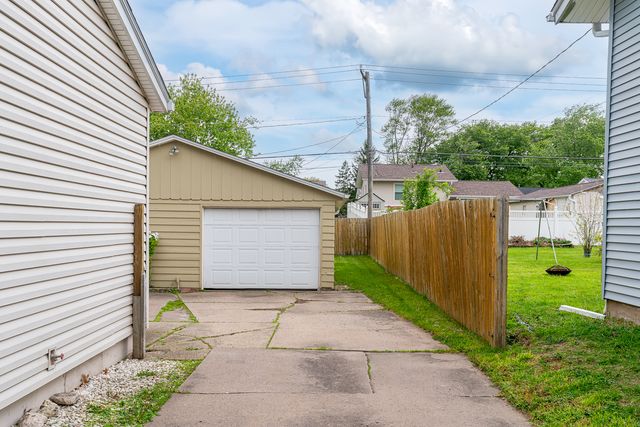3410 Greenbrier Drive, Bettendorf, IA 52722