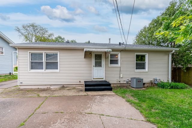 3410 Greenbrier Drive, Bettendorf, IA 52722