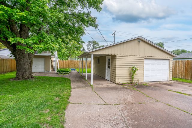 3410 Greenbrier Drive, Bettendorf, IA 52722