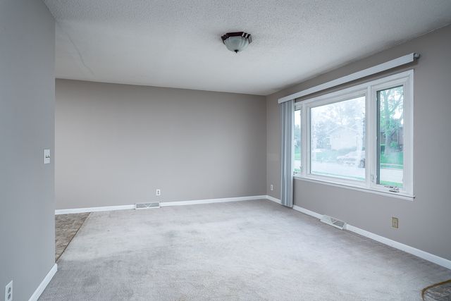 3410 Greenbrier Drive, Bettendorf, IA 52722