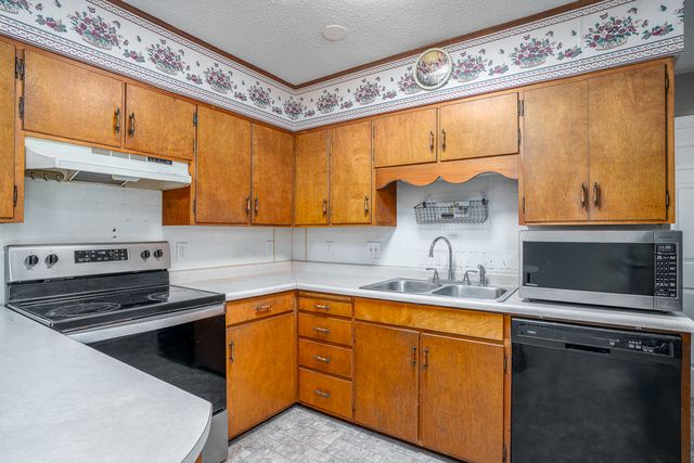 3410 Greenbrier Drive, Bettendorf, IA 52722