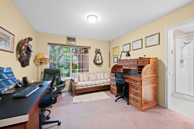 608 Misty Oaks Ln, Pompano Beach, FL 33069