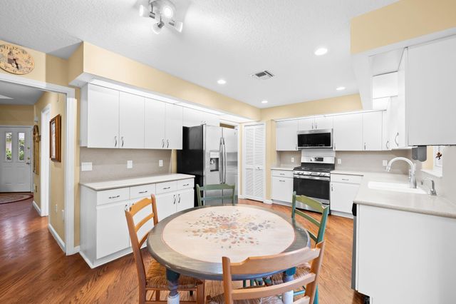 608 Misty Oaks Ln, Pompano Beach, FL 33069