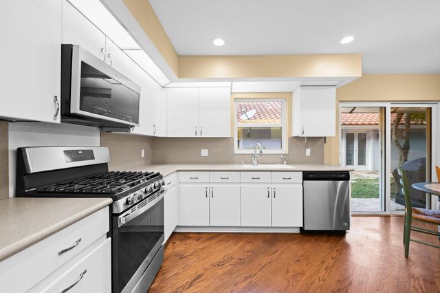 608 Misty Oaks Ln, Pompano Beach, FL 33069