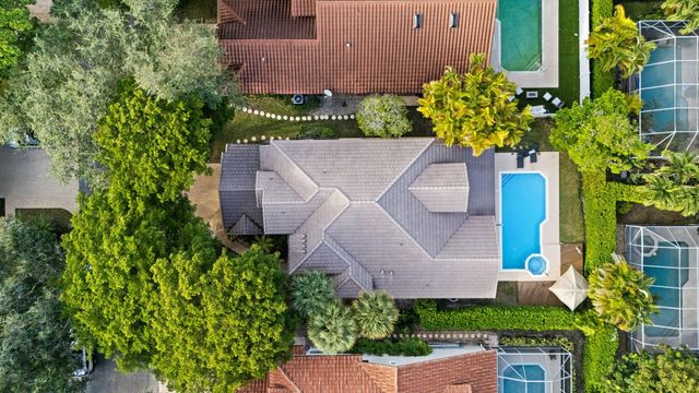 608 Misty Oaks Ln, Pompano Beach, FL 33069