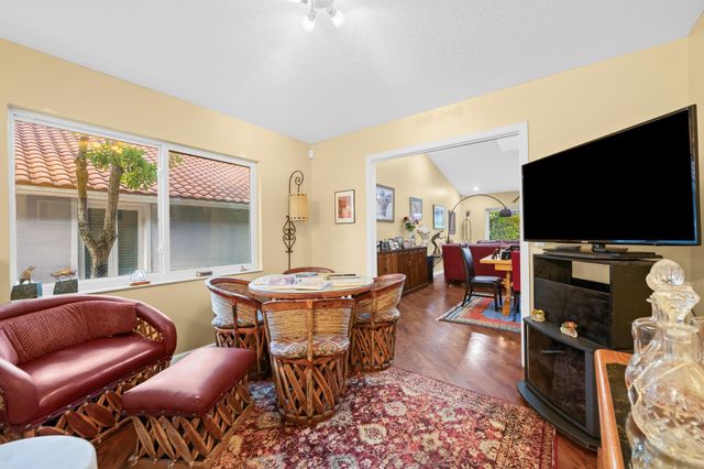 608 Misty Oaks Ln, Pompano Beach, FL 33069