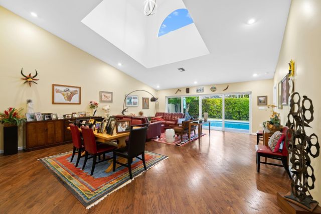 608 Misty Oaks Ln, Pompano Beach, FL 33069