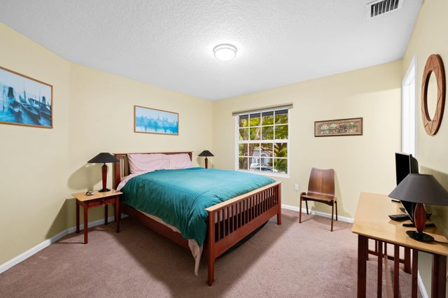 608 Misty Oaks Ln, Pompano Beach, FL 33069