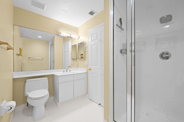 608 Misty Oaks Ln, Pompano Beach, FL 33069