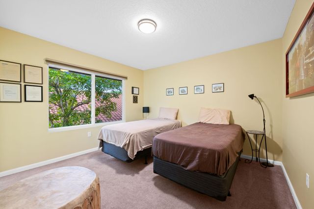 608 Misty Oaks Ln, Pompano Beach, FL 33069